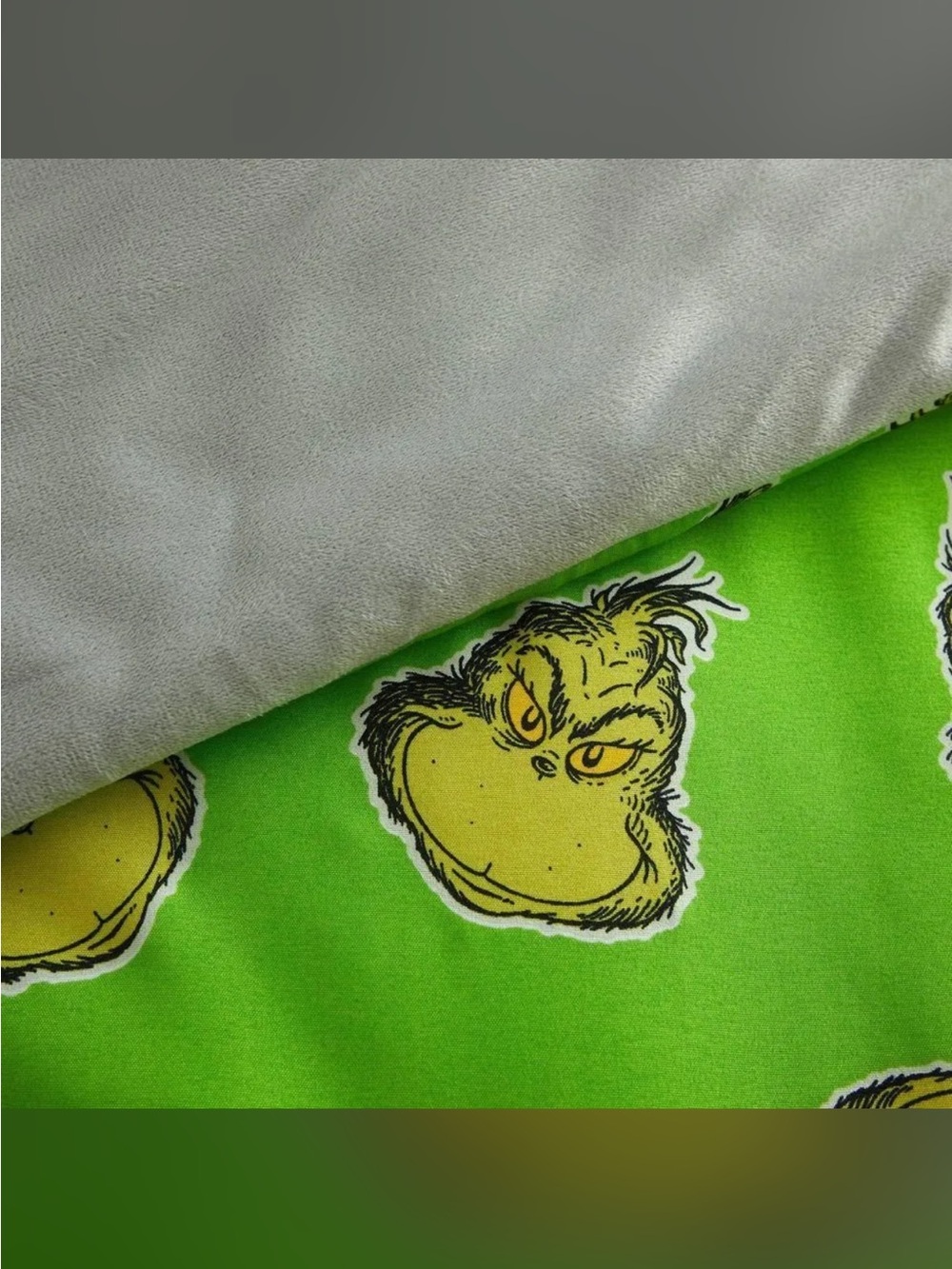 The Grinch Glow in the Dark Kids Plush Slumber
Sleeping Bag 56" × 31" | New - Picture 6 of 13